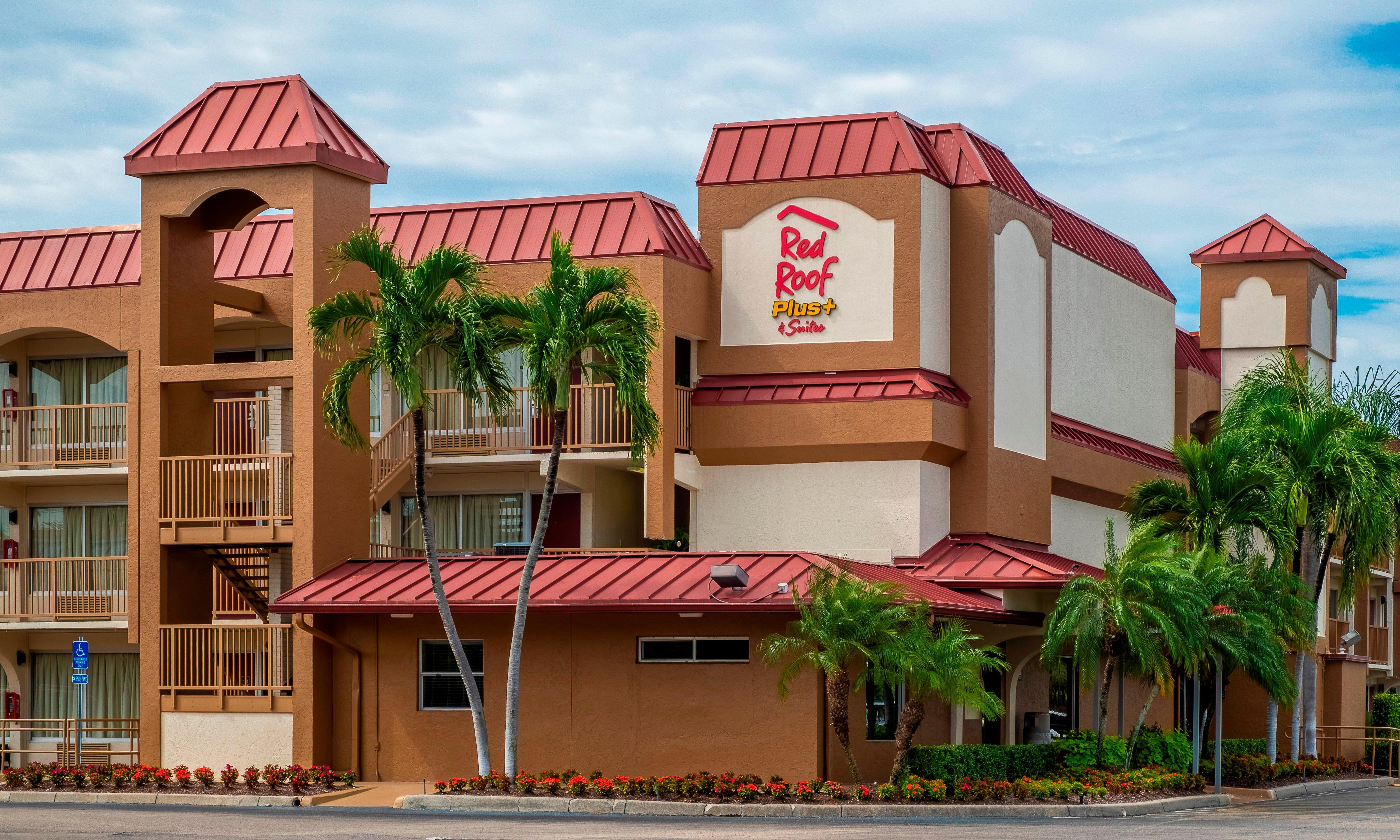 HOTEL RED ROOF INN & SUITES NAPLES DOWNTOWN-5TH AVE S NAPLES, FL 3* (United States) - from US$ 100 | BOOKED