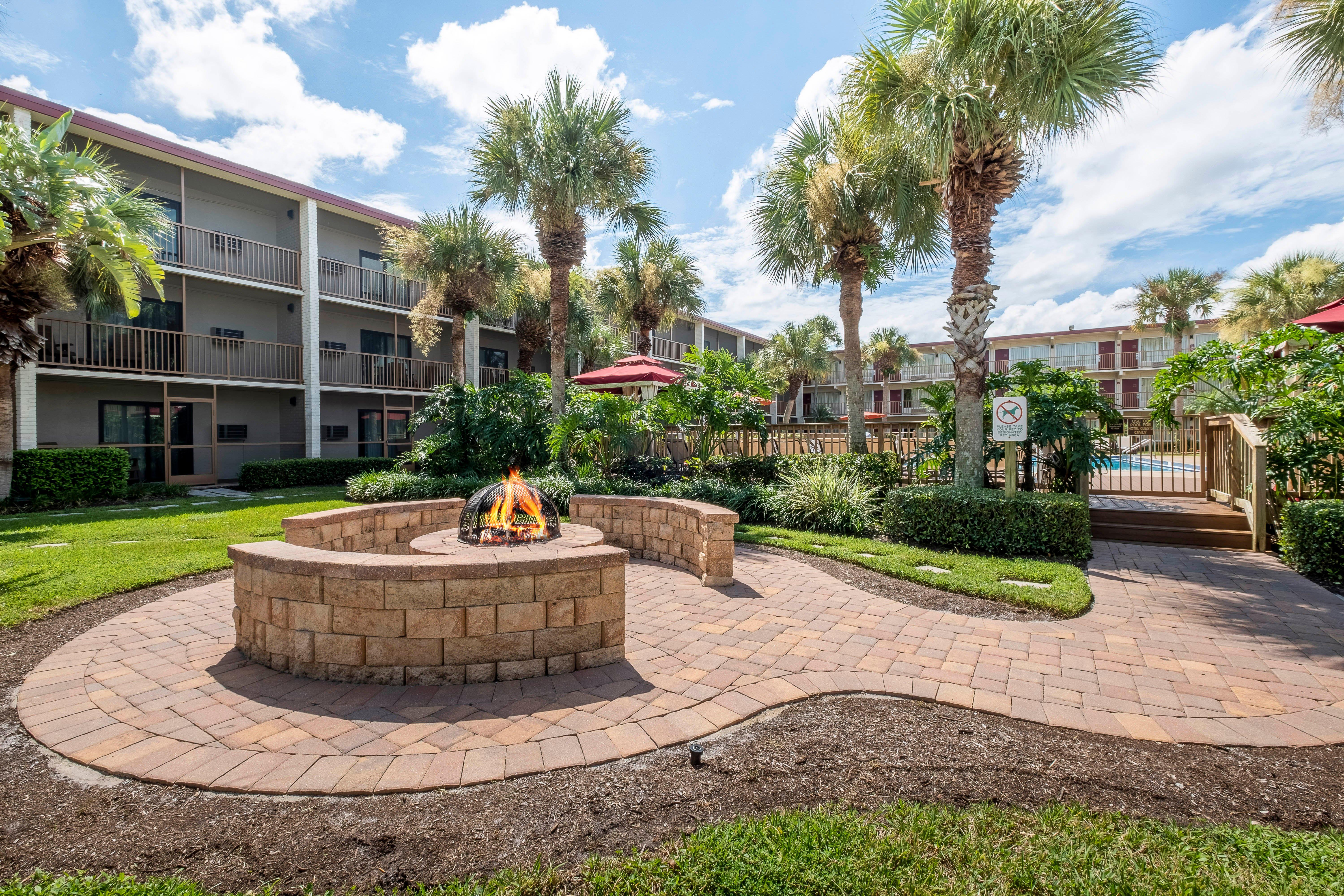 Red Roof Inn Plus+ & Suites Naples Downtown-5Th Ave S Exterior photo