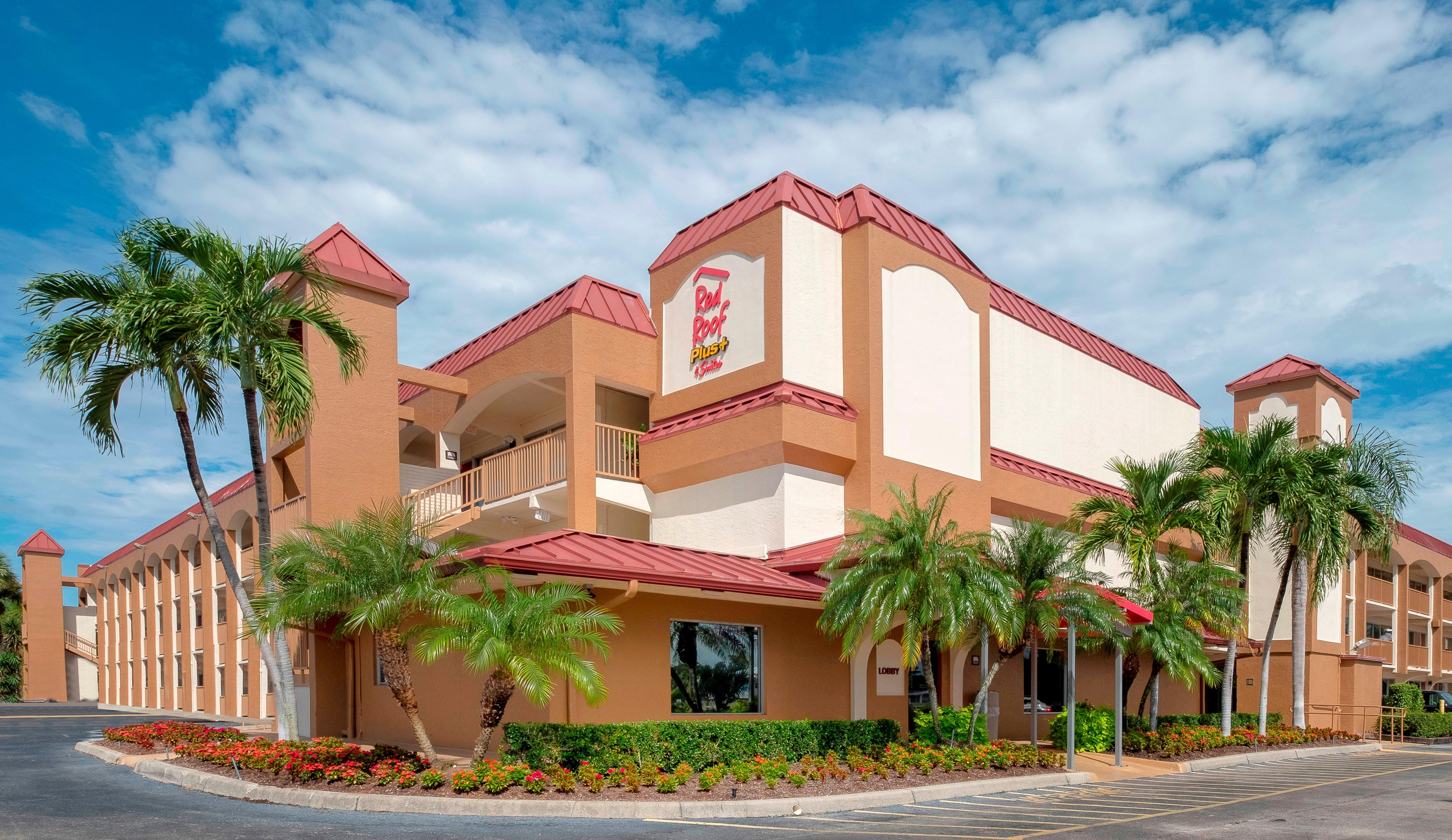 Red Roof Inn Plus+ & Suites Naples Downtown-5Th Ave S Exterior photo