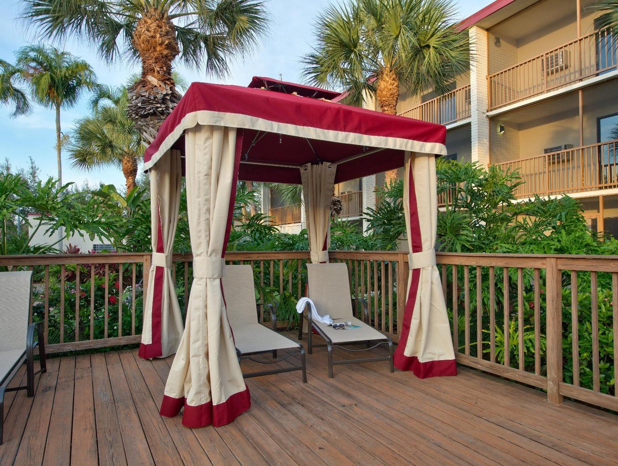 Red Roof Inn Plus+ & Suites Naples Downtown-5Th Ave S Exterior photo