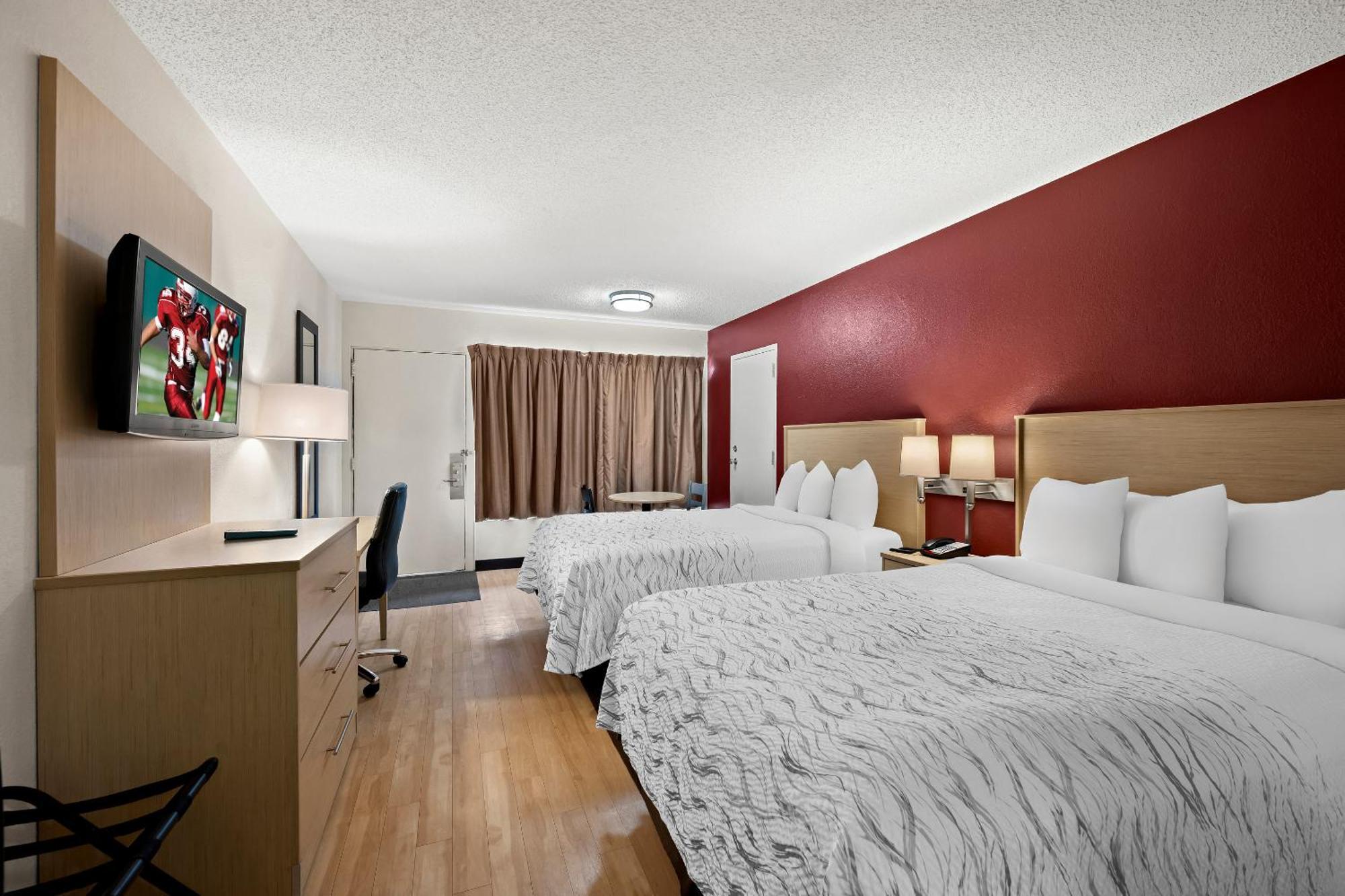 Red Roof Inn Plus+ & Suites Naples Downtown-5Th Ave S Exterior photo