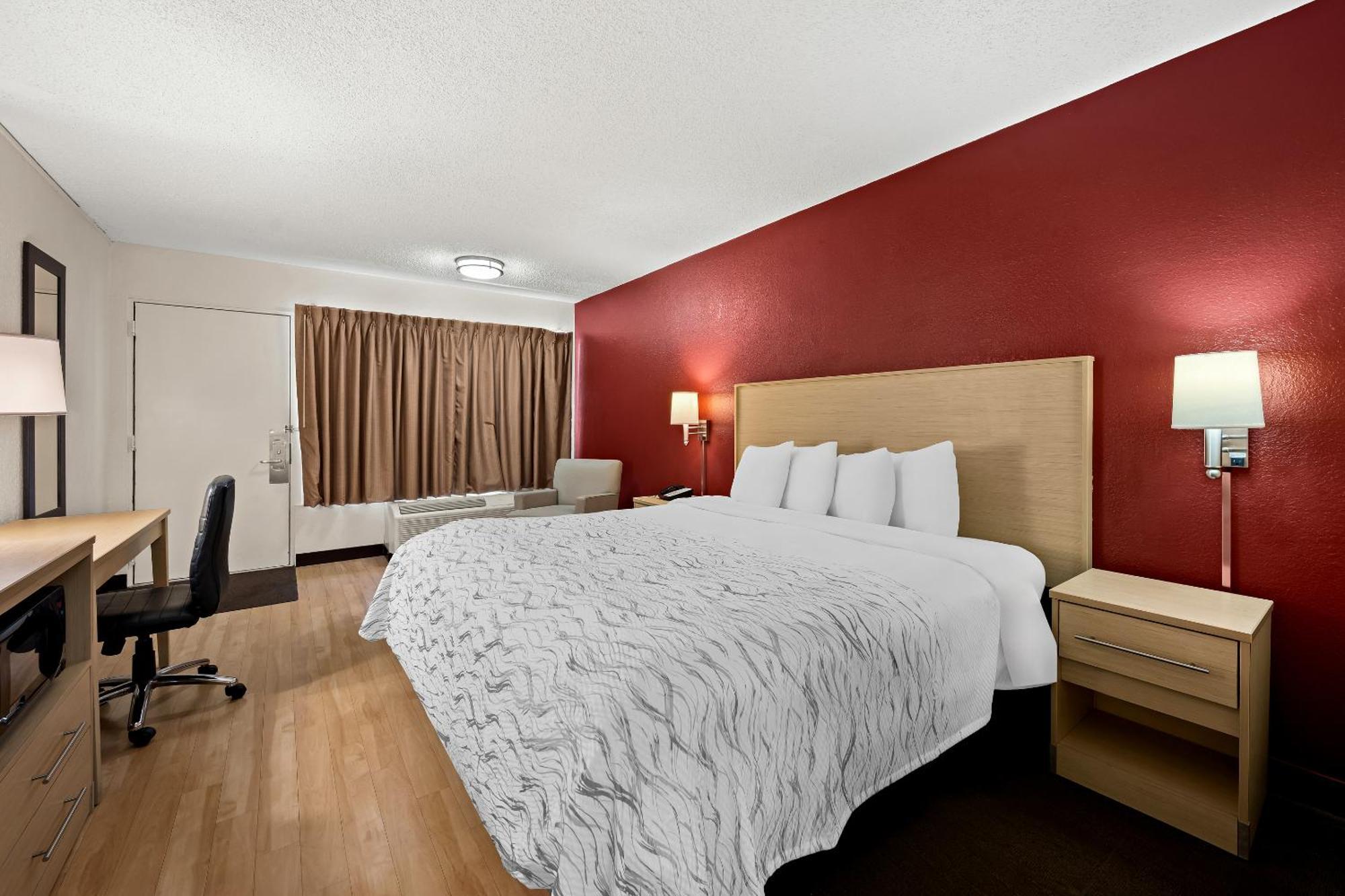 Red Roof Inn Plus+ & Suites Naples Downtown-5Th Ave S Exterior photo